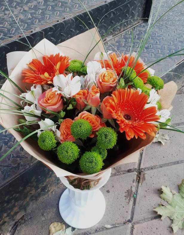 Букет цветов из: Герберы, Хризантемы, Альстромерии и Розы в Дубровки