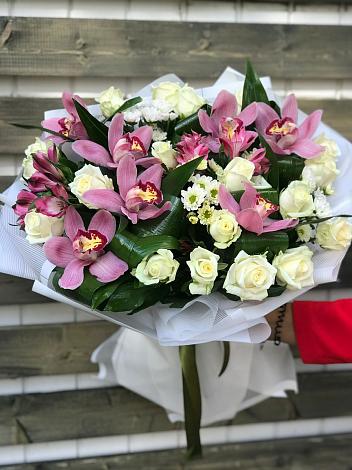 Букет цветов из: Розы и Хризантемы в Дубровки