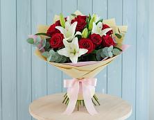 Букет цветов из:  Лилии и Розы в Дубровки