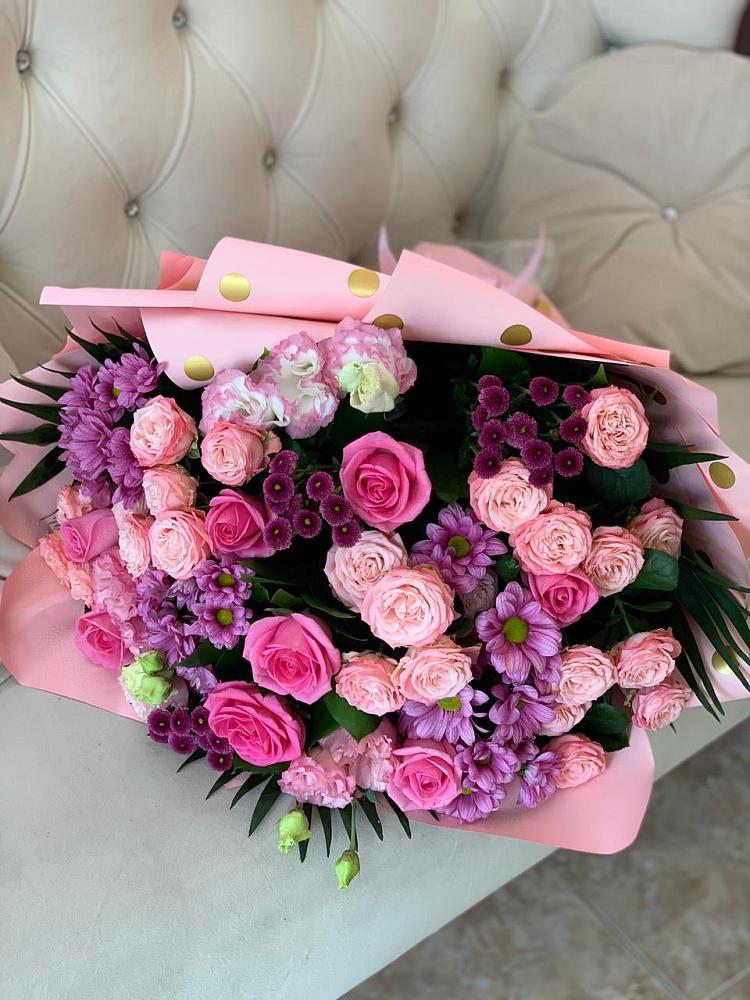 Букет цветов из: Хризантемы, Розы и Лизиантусы в Дубровки