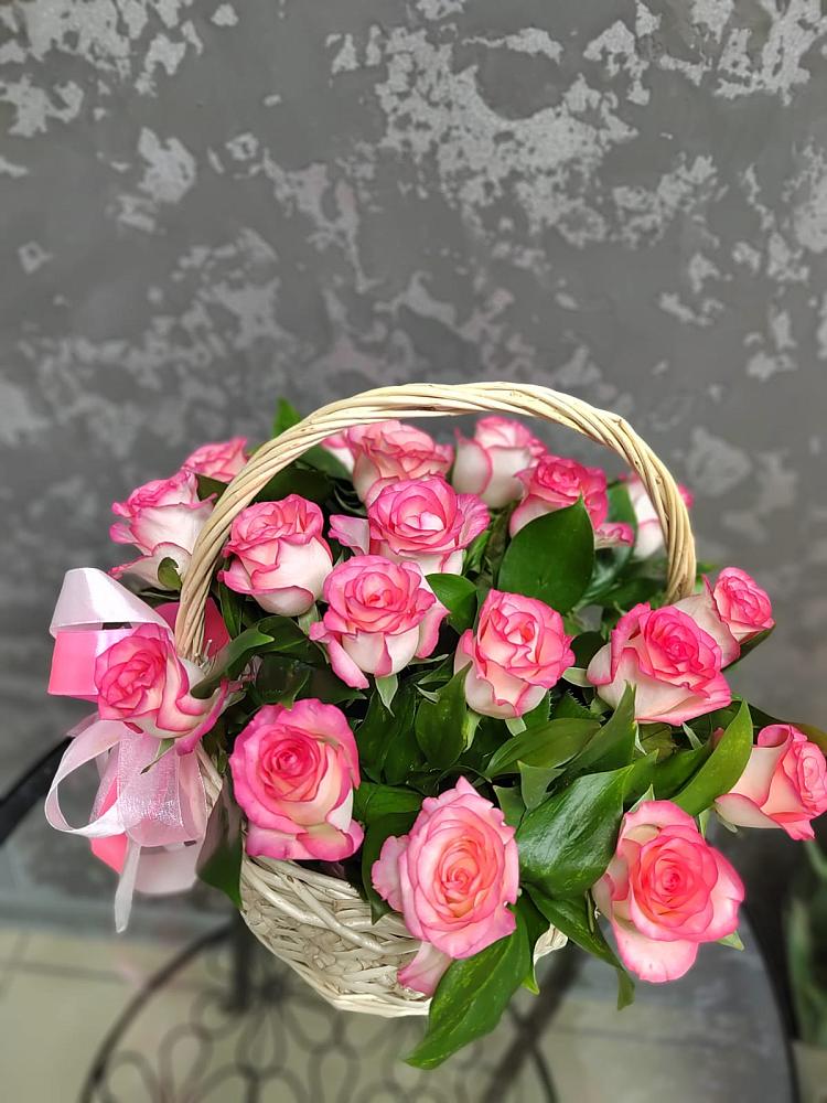 Цветочная композиция из Розы в корзине в Дубровки