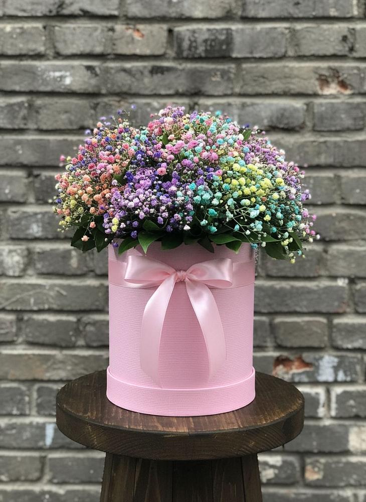 Цветочная композиция из Гипсофила и Розы в шляпной коробке в Дубровки