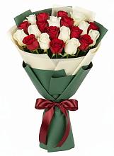 Букет Микс из красных и белых роз в Дубровки