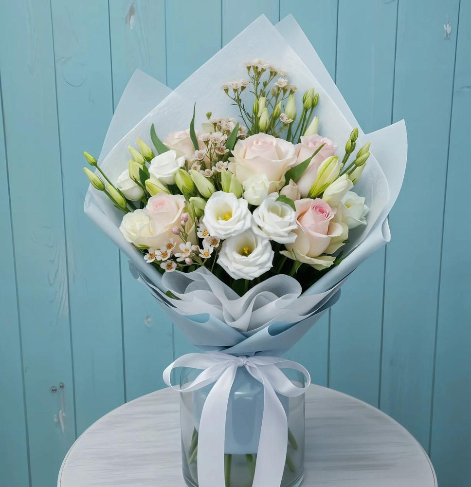 Букет цветов из: Розы и Лизиантусы в Дубровки