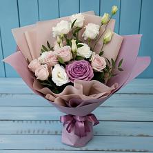 Букет цветов из:  Розы и Лизиантусы в Дубровки