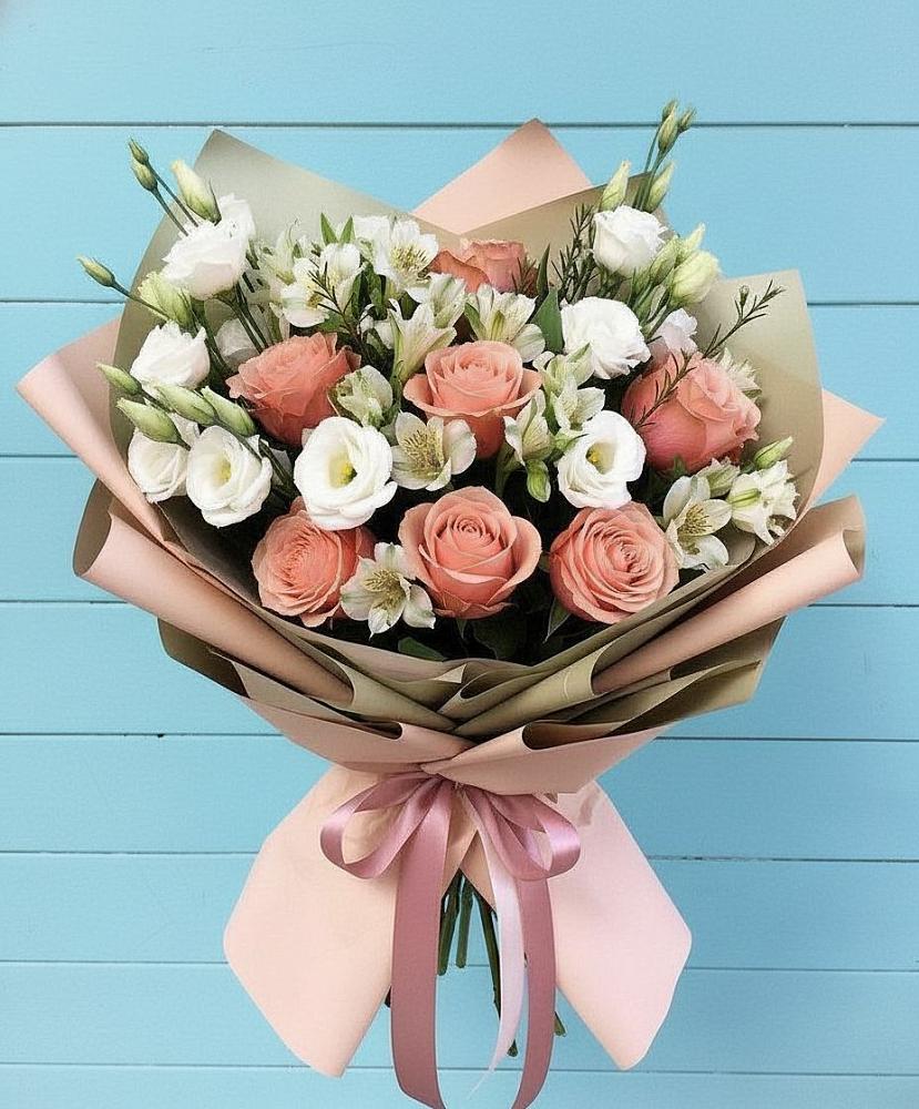 Букет цветов из: Розы, Альстромерии и Лизиантусы в Дубровки