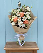 Букет цветов из:  Альстромерии, Лизиантусы, Розы и Хризантемы в Дубровки