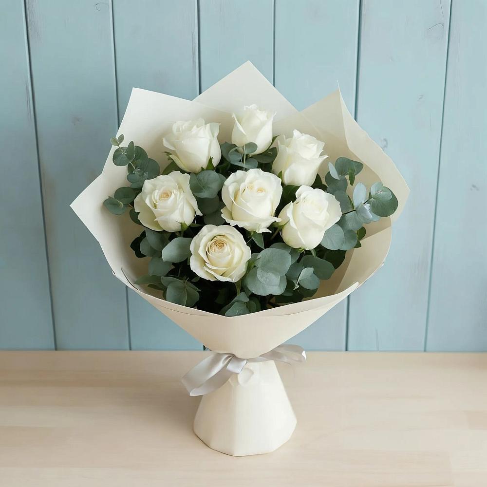 Букет Белые розы в Эвкалипте в Дубровки