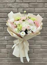 Букет цветов из:  Гвоздики, Розы, Лизиантусы и Хризантемы в Дубровки