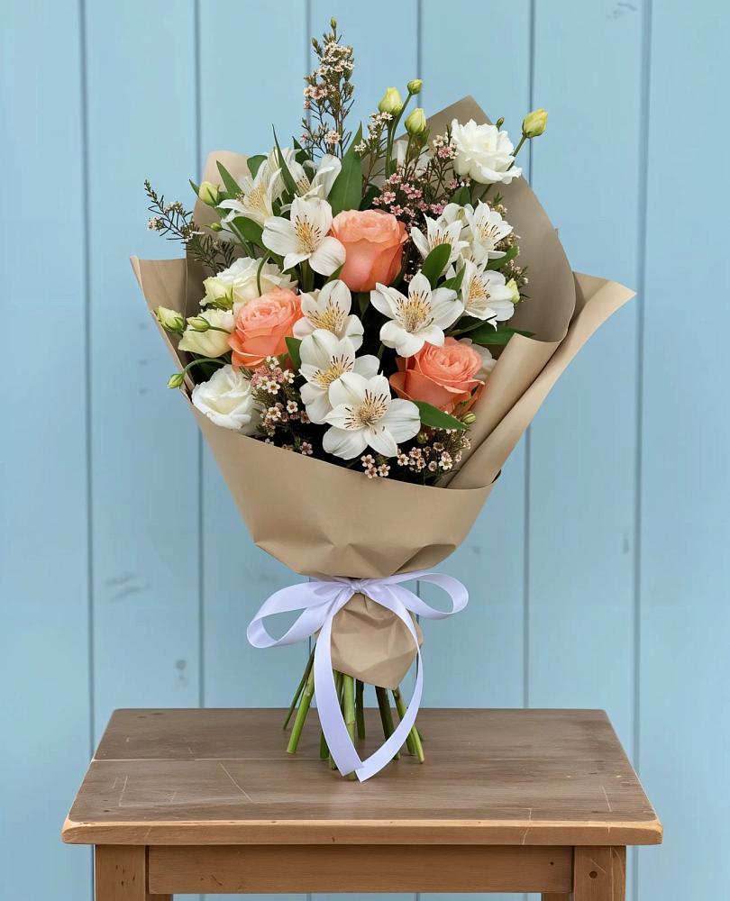 Букет цветов из: Альстромерии, Лизиантусы, Розы и Хризантемы в Дубровки